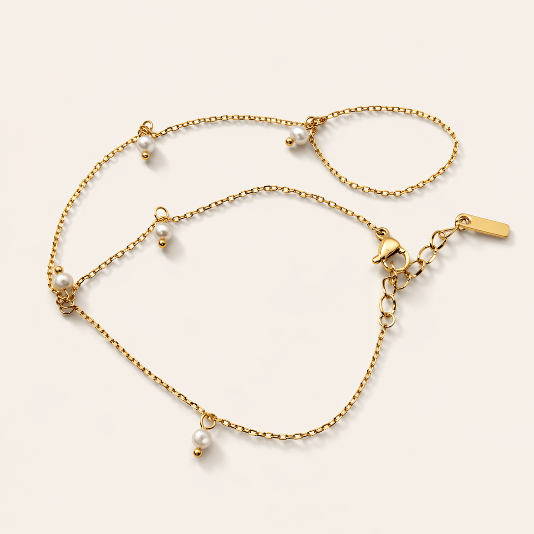 Laguna Pearl HandChain in gold