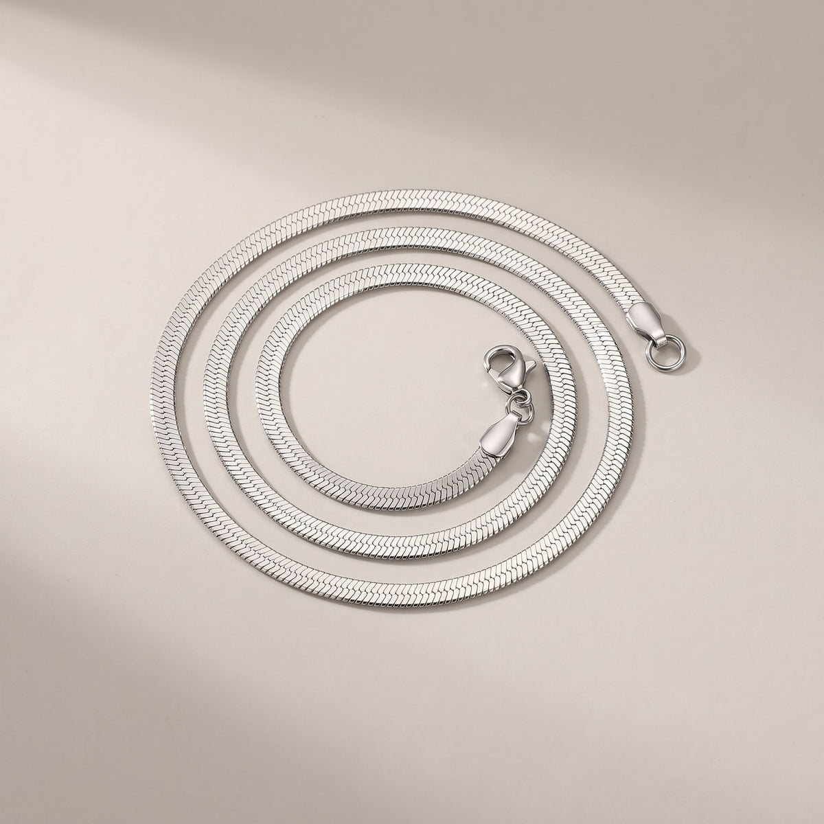 Chelsea Herringbone Necklace in silver, flat herringbone chain