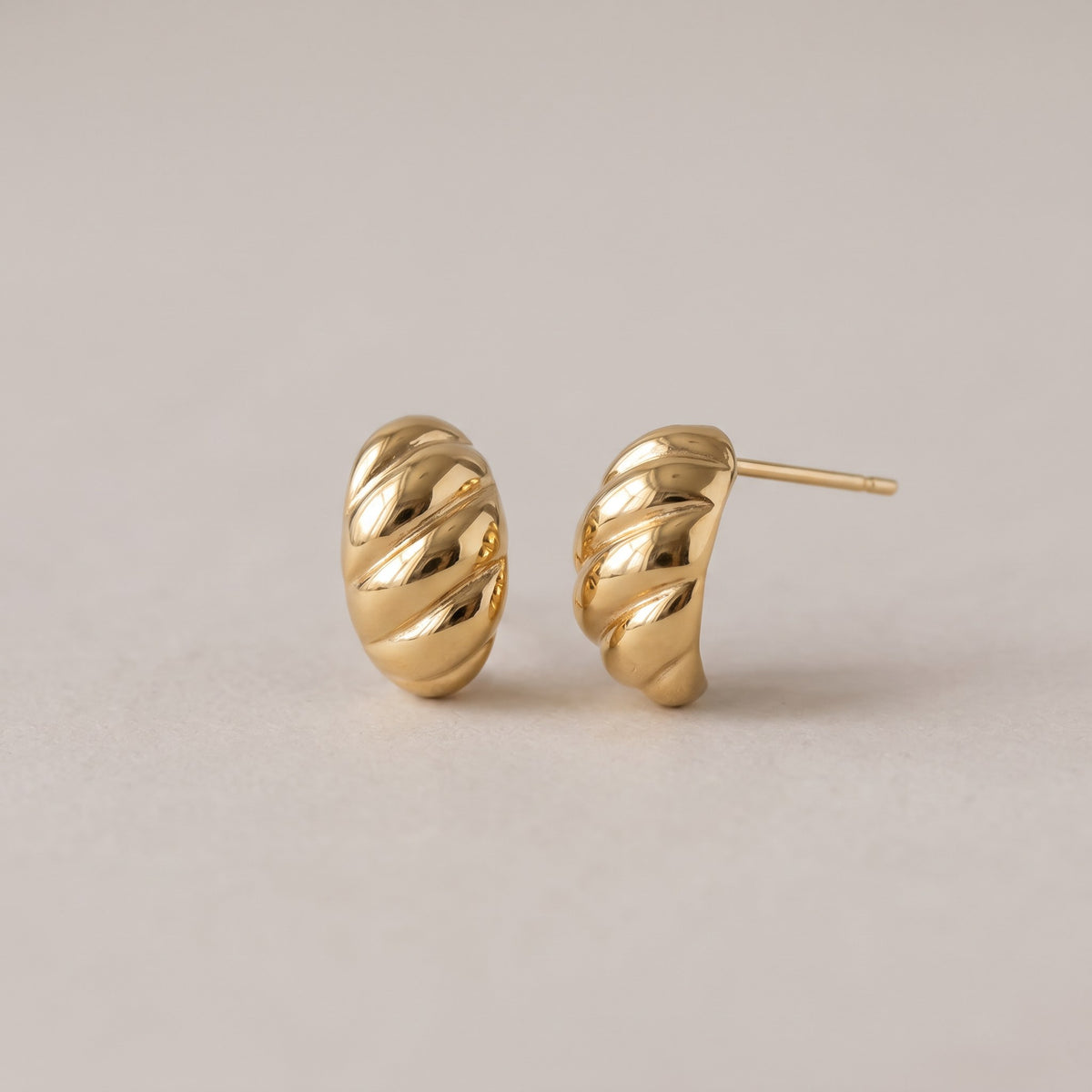Croissant Huggie Earrings in gold