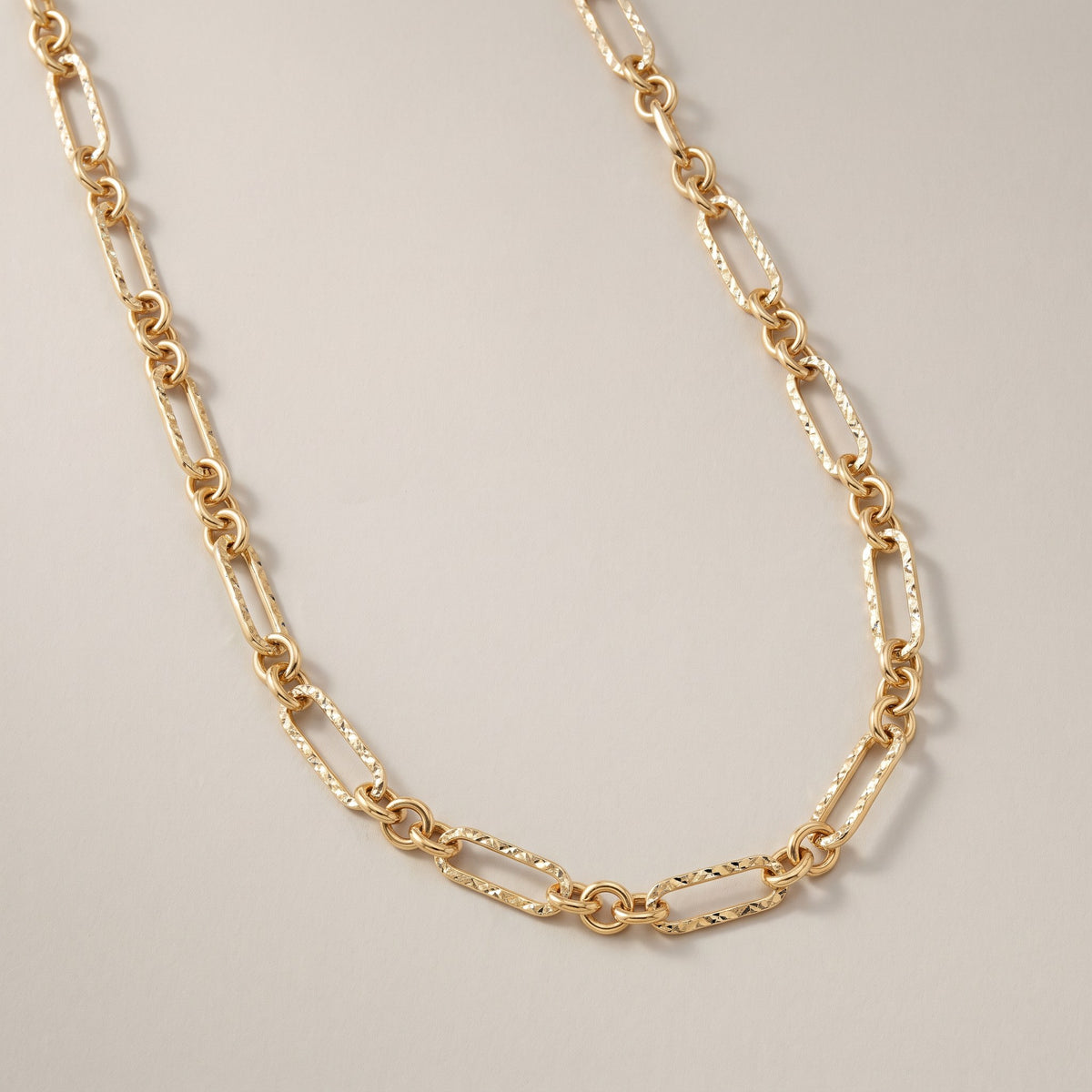 Dubai Hills Necklace in gold with textured paperclip and oval links