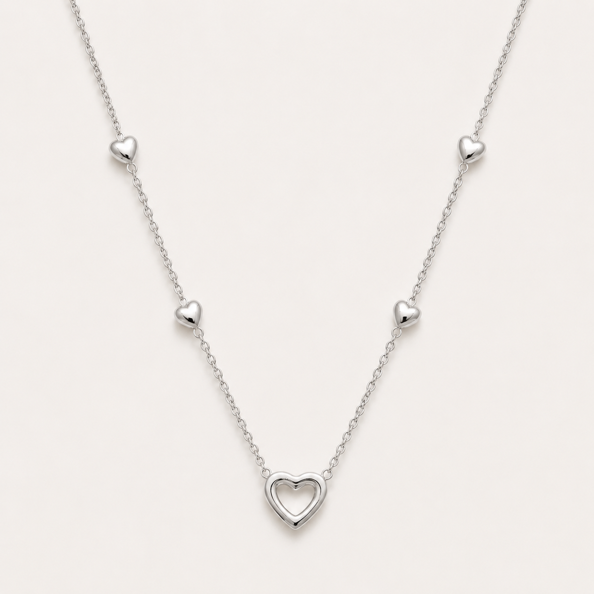 Solana Heart Necklace in gold