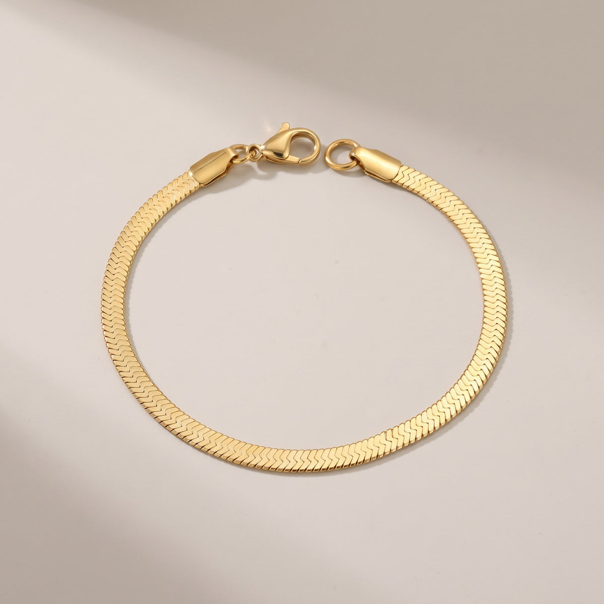 Chelsea Herringbone Bracelet in gold, flat herringbone chain