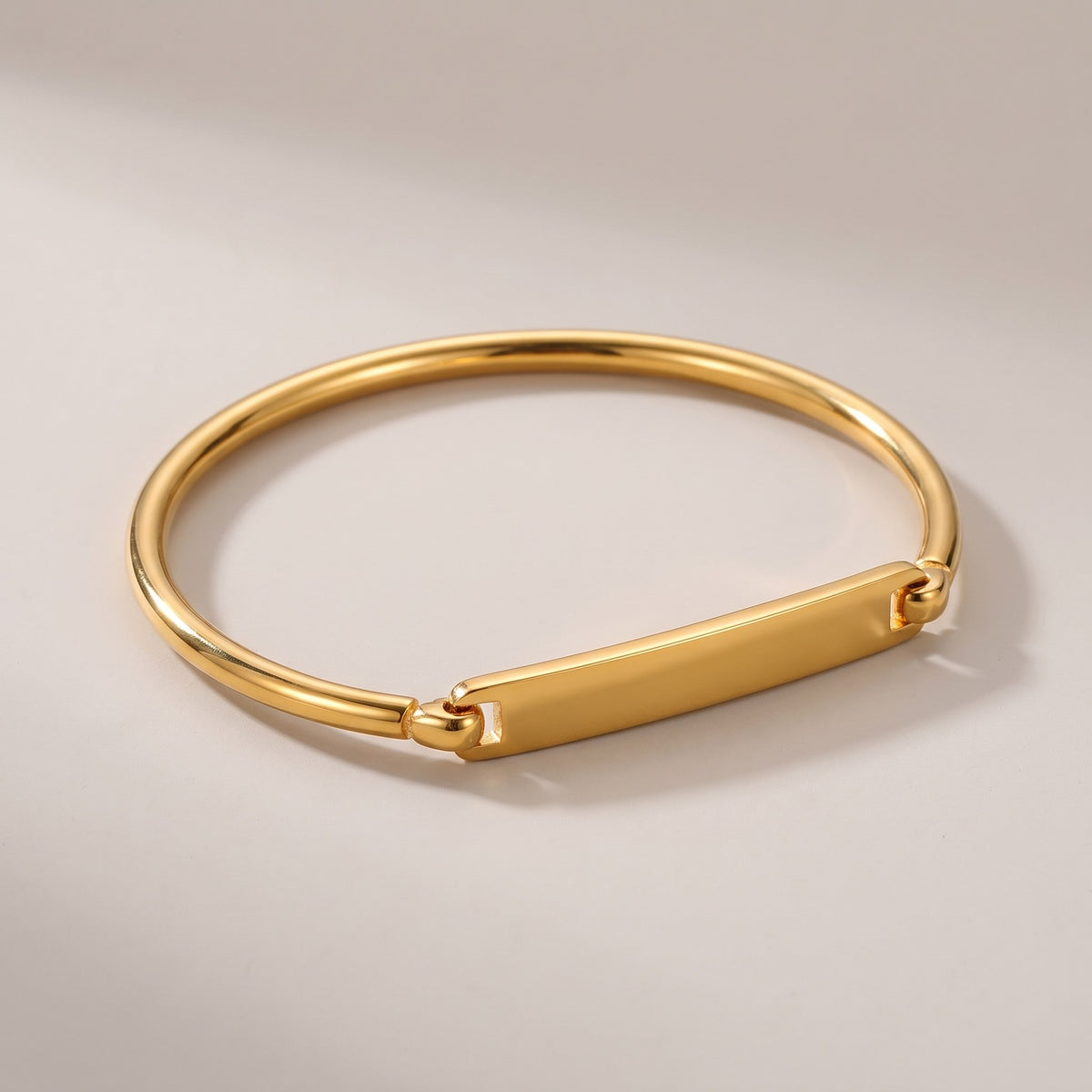 Dune Bracelet in gold, slim bangle with flat bar
